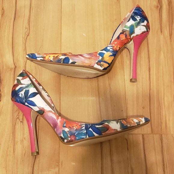 GUESS BEAUTIFUL FABRIC FLOWER STILETTO HEELS SIZE 7.5 - Picture 2 of 9